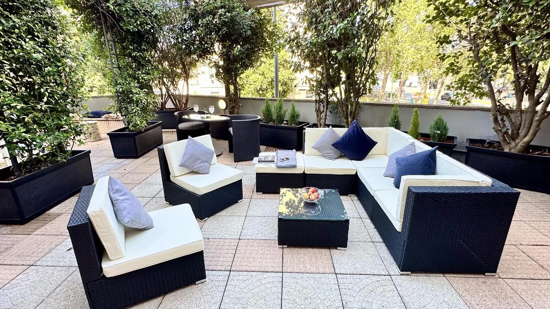Deluxe Multispace Apartment With Green Terrace Milano