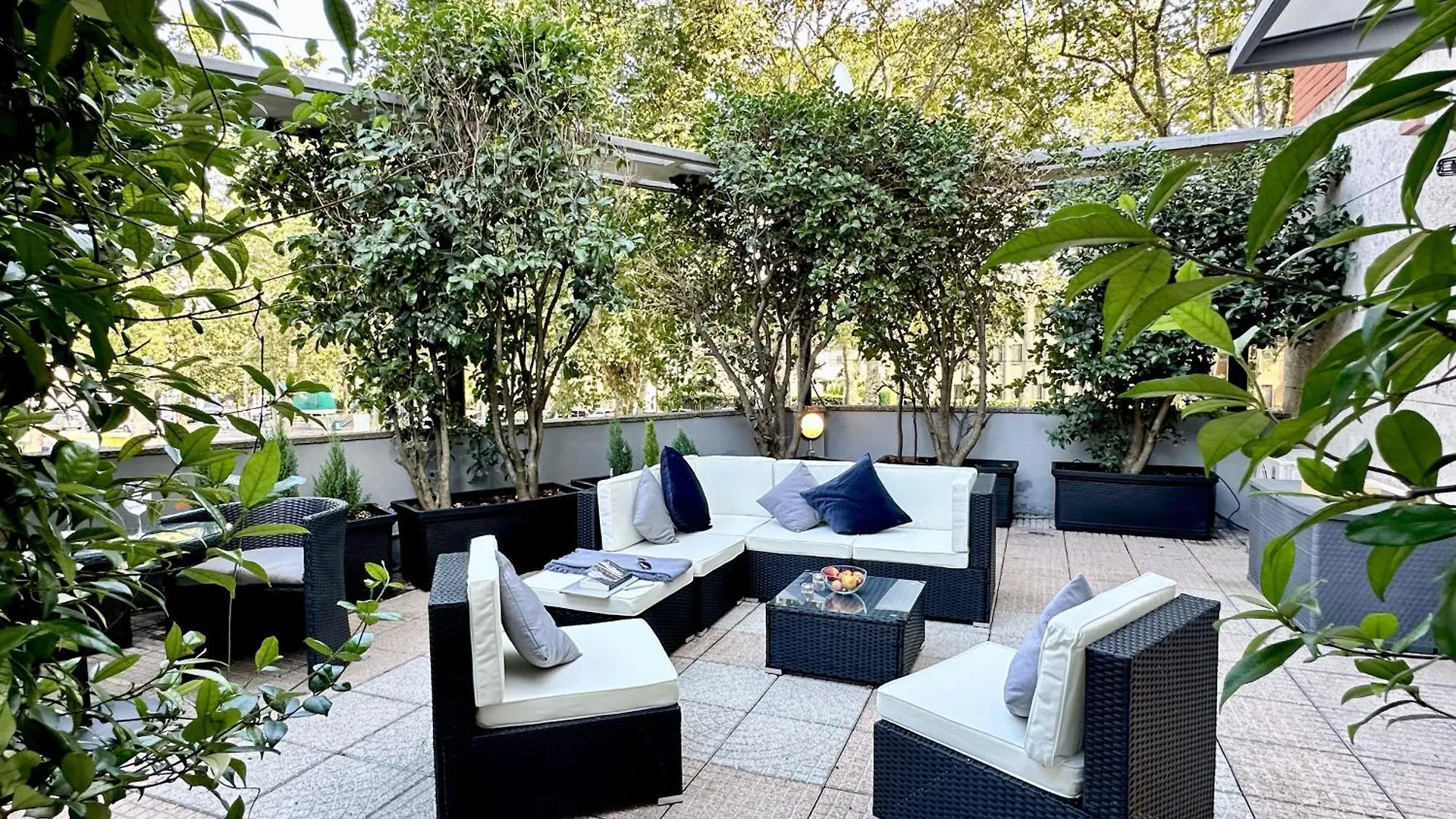 Deluxe Multispace Apartment With Green Terrace Milano