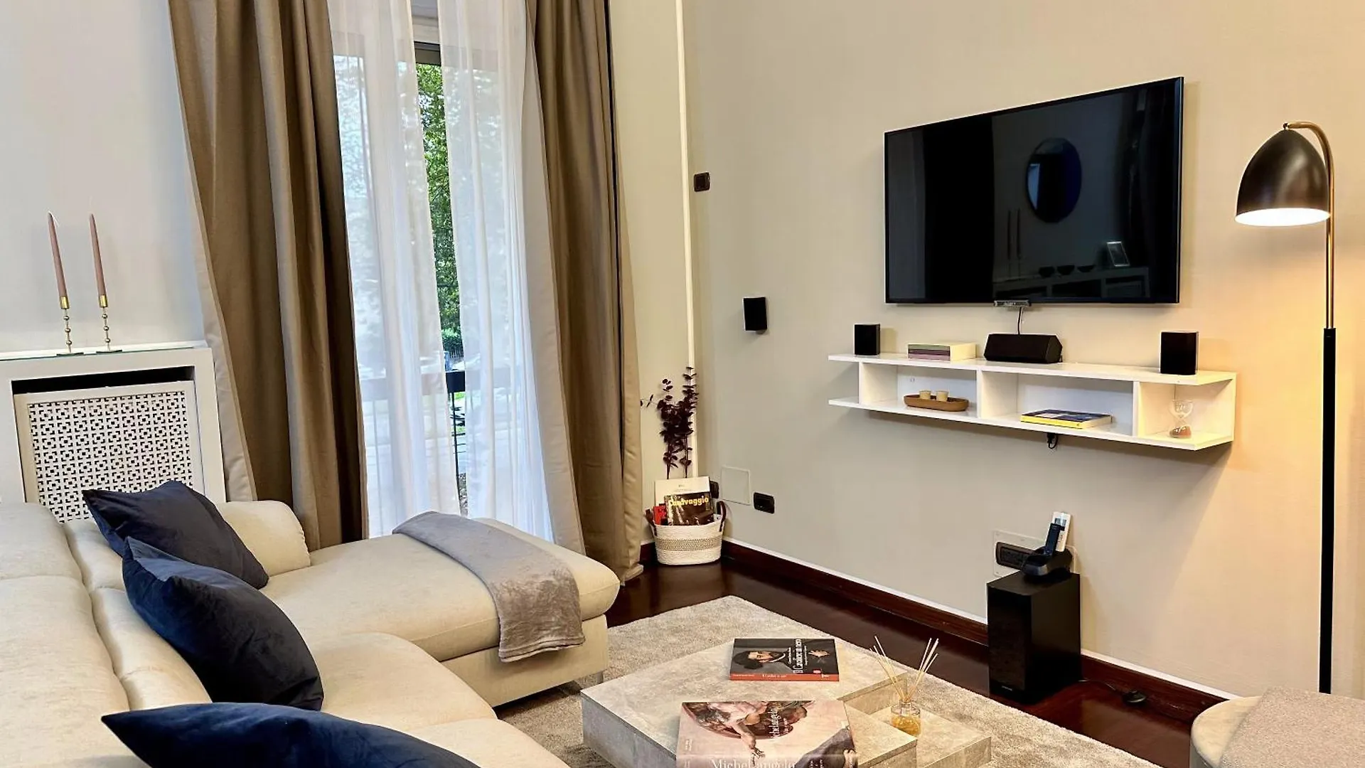 Deluxe Multispace Apartment With Green Terrace Milano